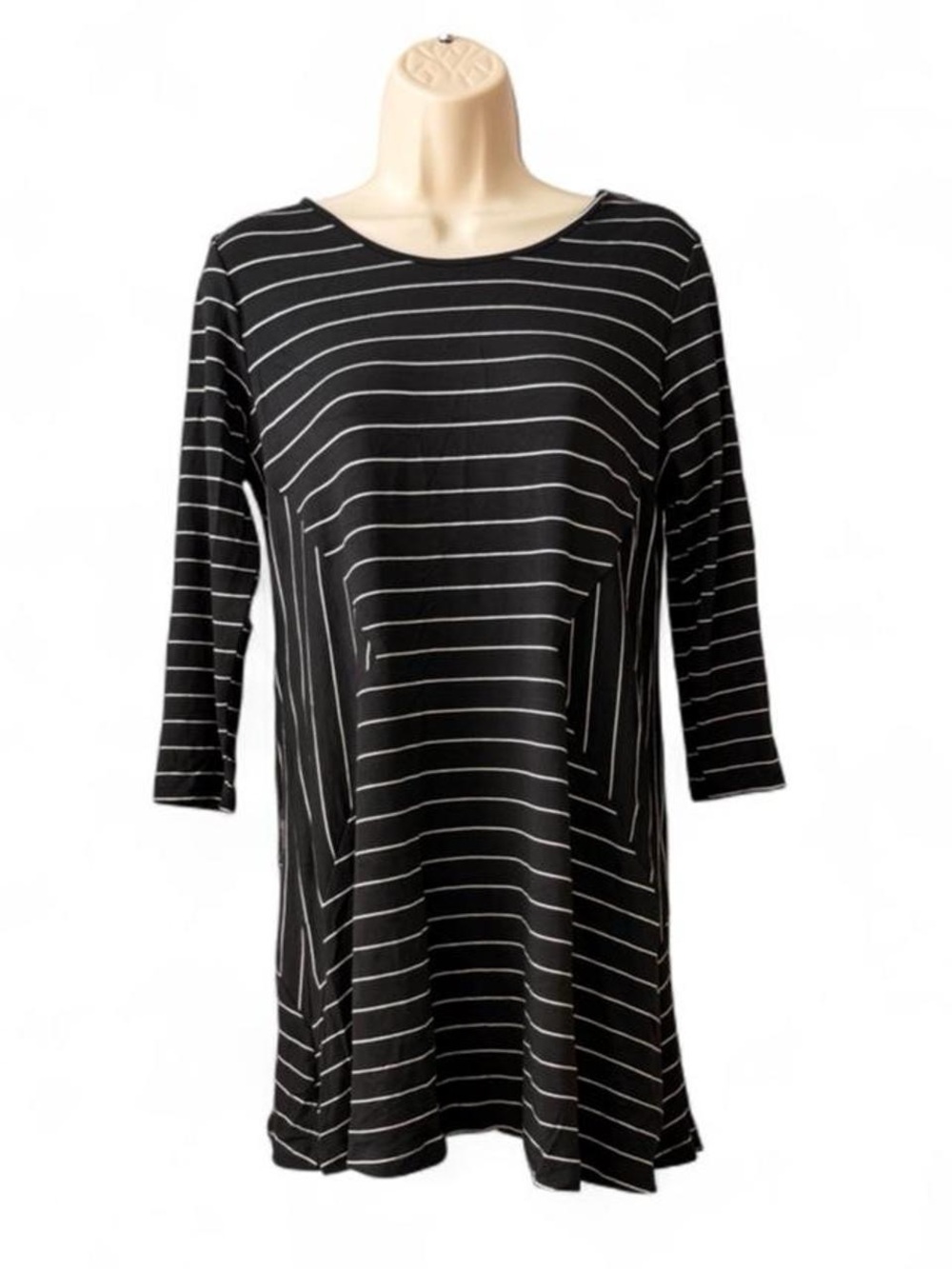 Comfy usa black and white